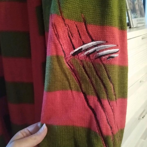 Nightmare on Elm Street Cardigan - Picture 6 of 7